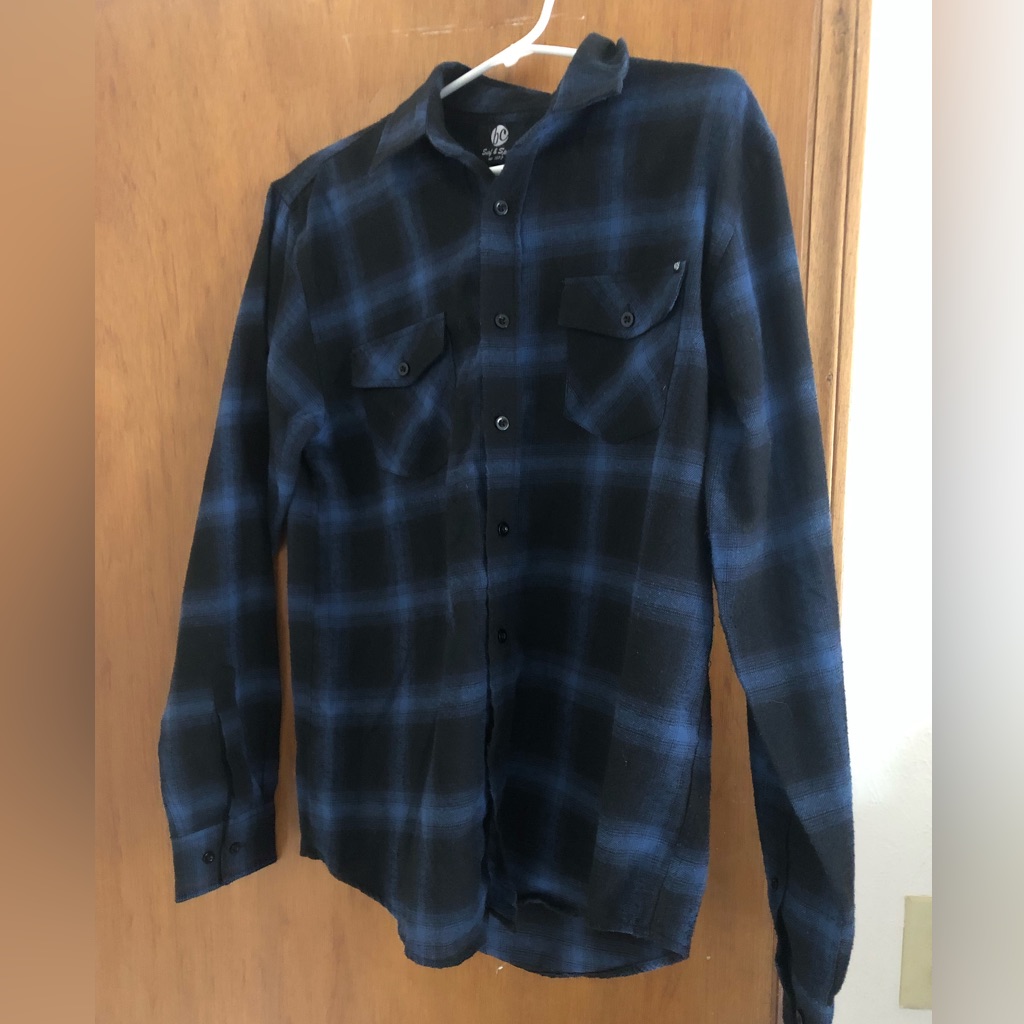 Plaid Flannel Mens Large  Bc Surf And Sport  Mens Small